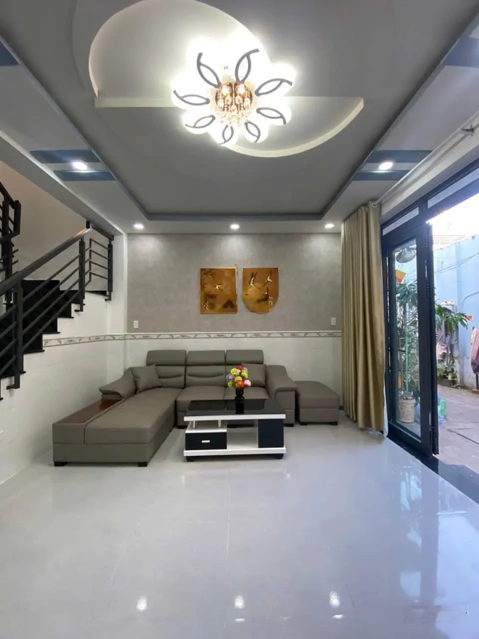 Ngang 5m x10m nhà rộng siêu thoáng cách hxt chỉ 10m 1 lầu 2pn 2wc full nội thất