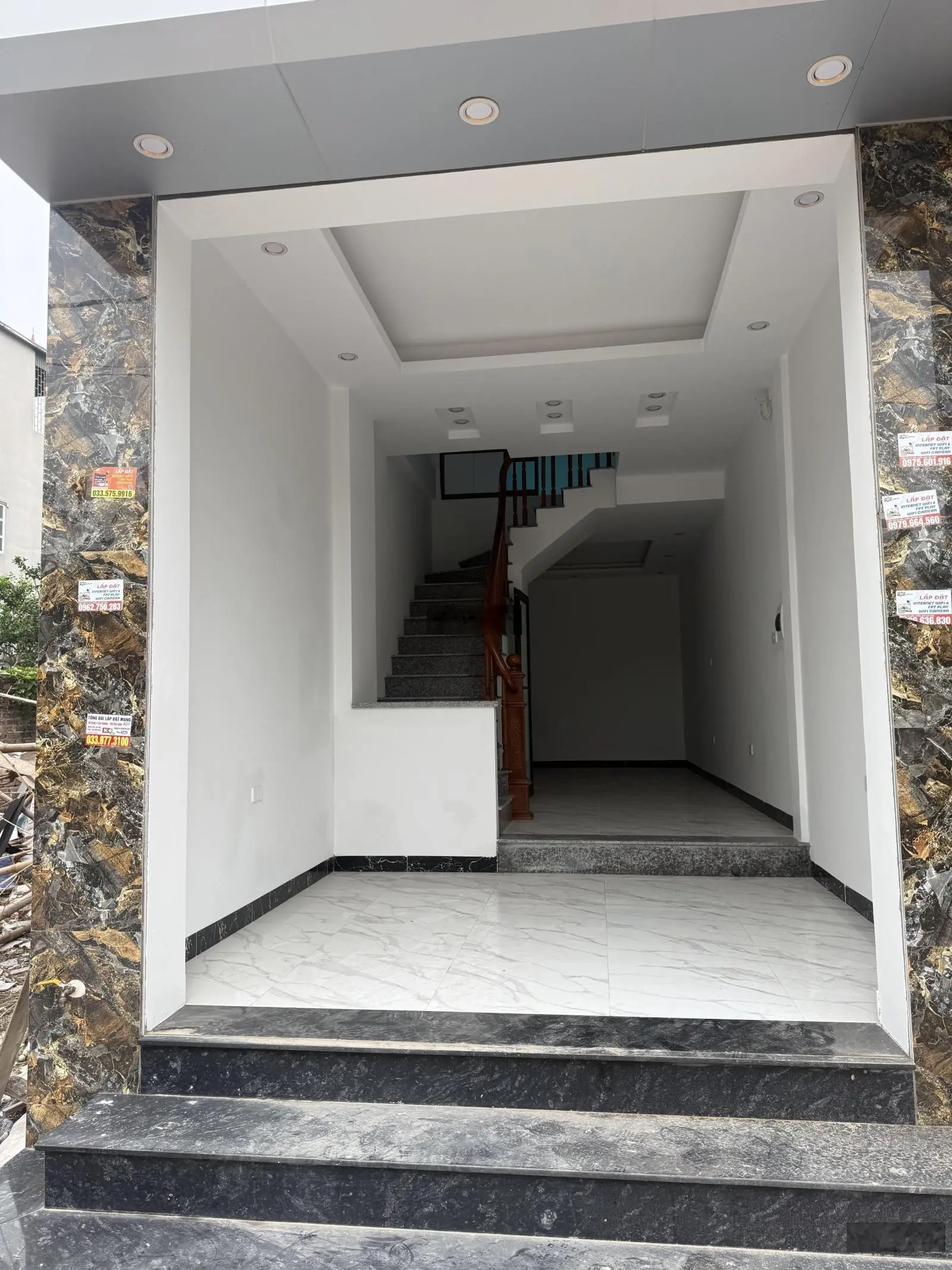 Chính chủ cần bán căn nhà mới tinh tại Phụng Châu