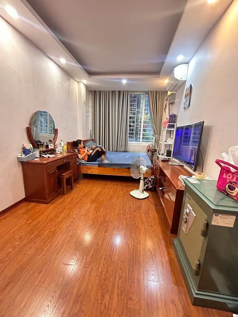 Cần bán nhà tân ấp, đẹp thông thoáng, ở ngay 32m 6 tầng.
