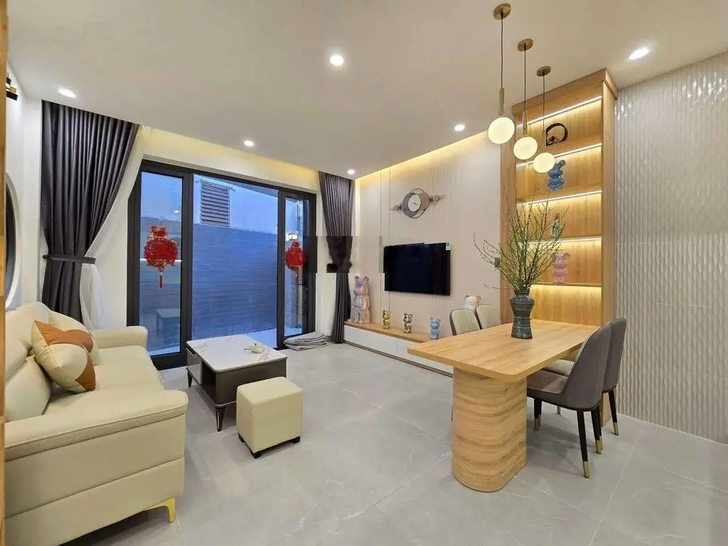 Chào bán nhà 2,5tầng kiệt ôtô thông hoàng diệu trung tâm hải châu,nhà đẹp như hoa hậu,full noi that