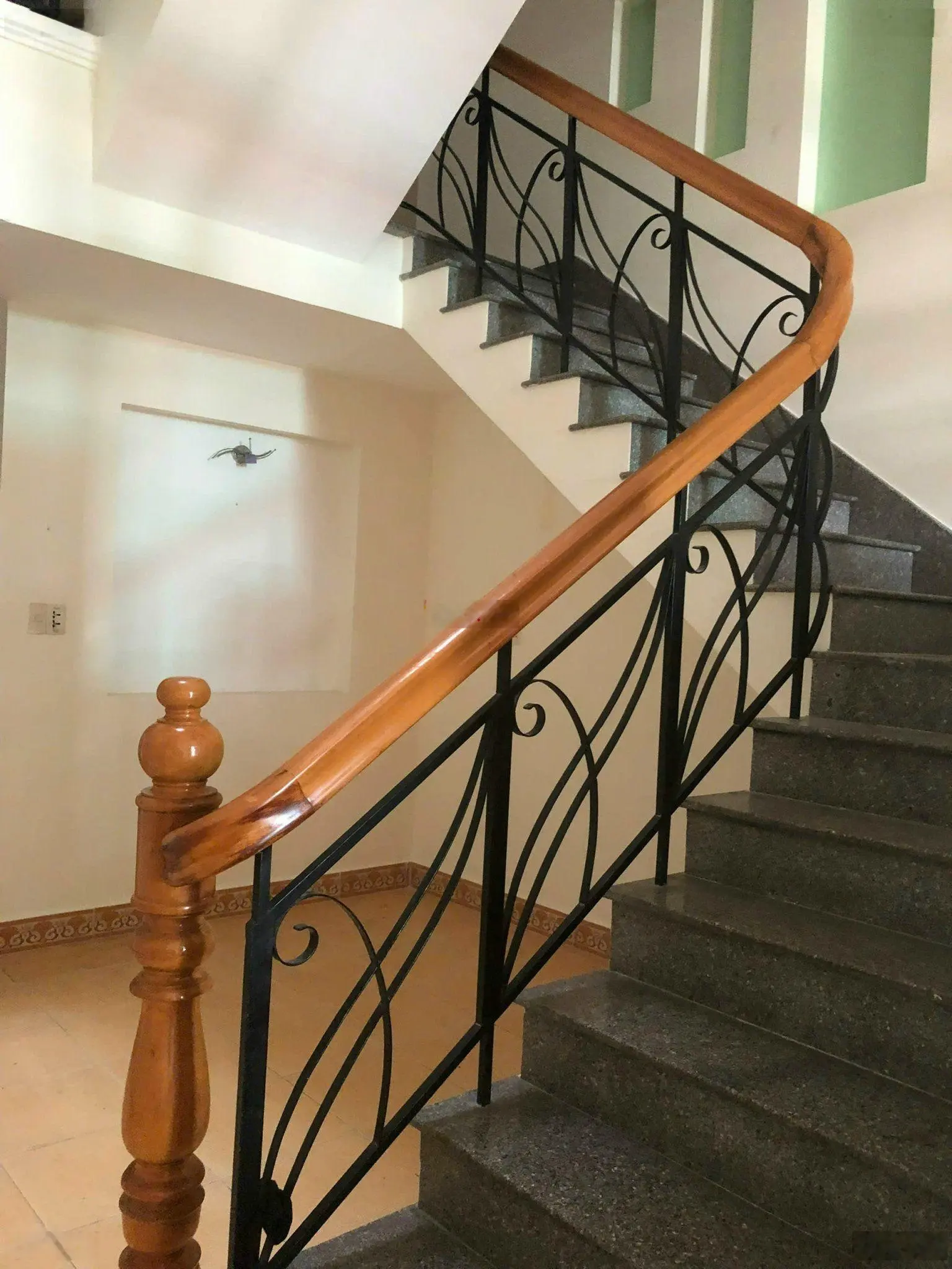 Bán nhà mặt tiền đường Âu Cơ, Nha Trang ngang 4m