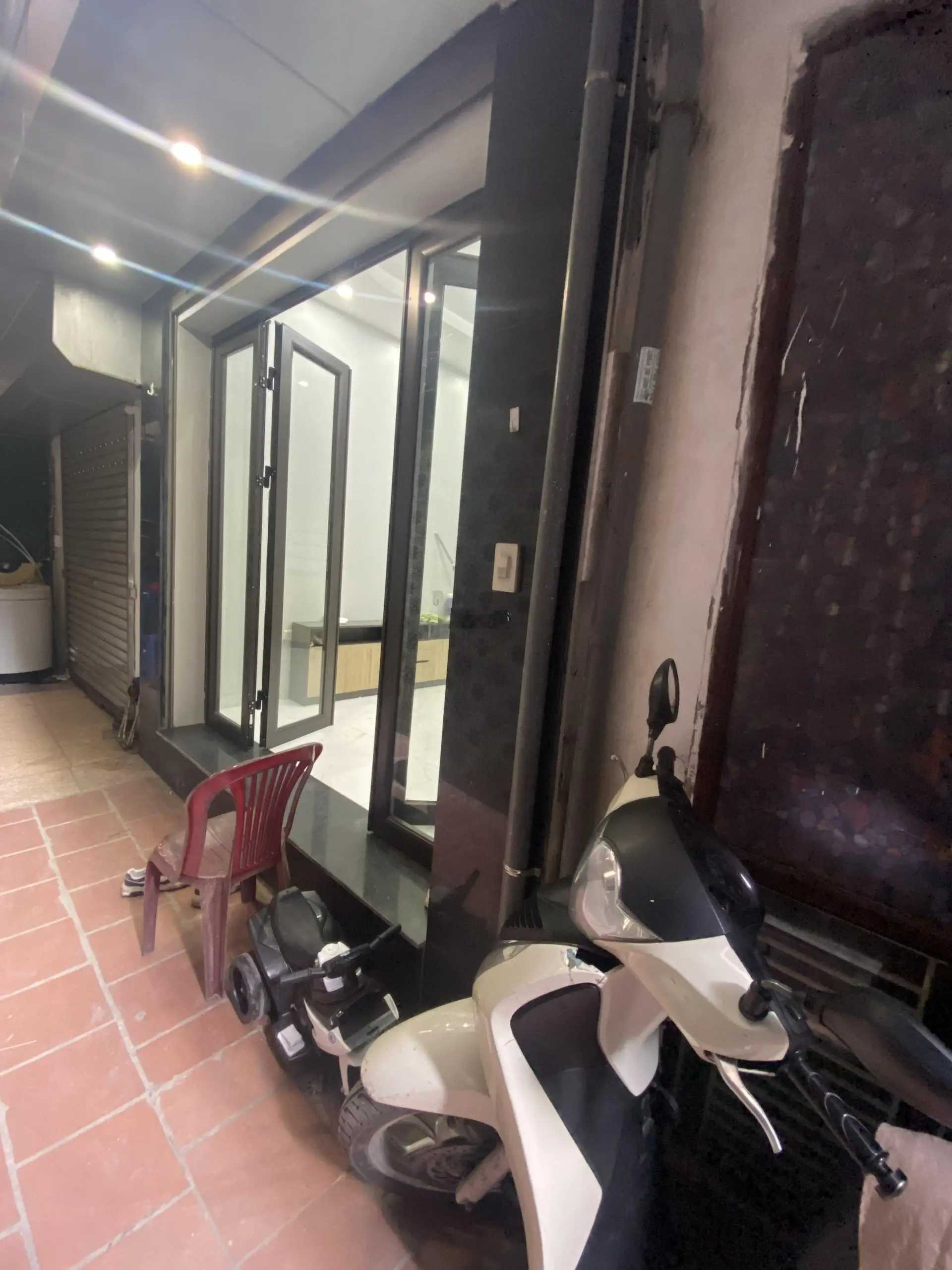 Bán nhà Bạch Đằng DT 25m2 gần phố ngõ thông nhà mới xây 2 năm gần trung tâm tiện ích quanh nhà