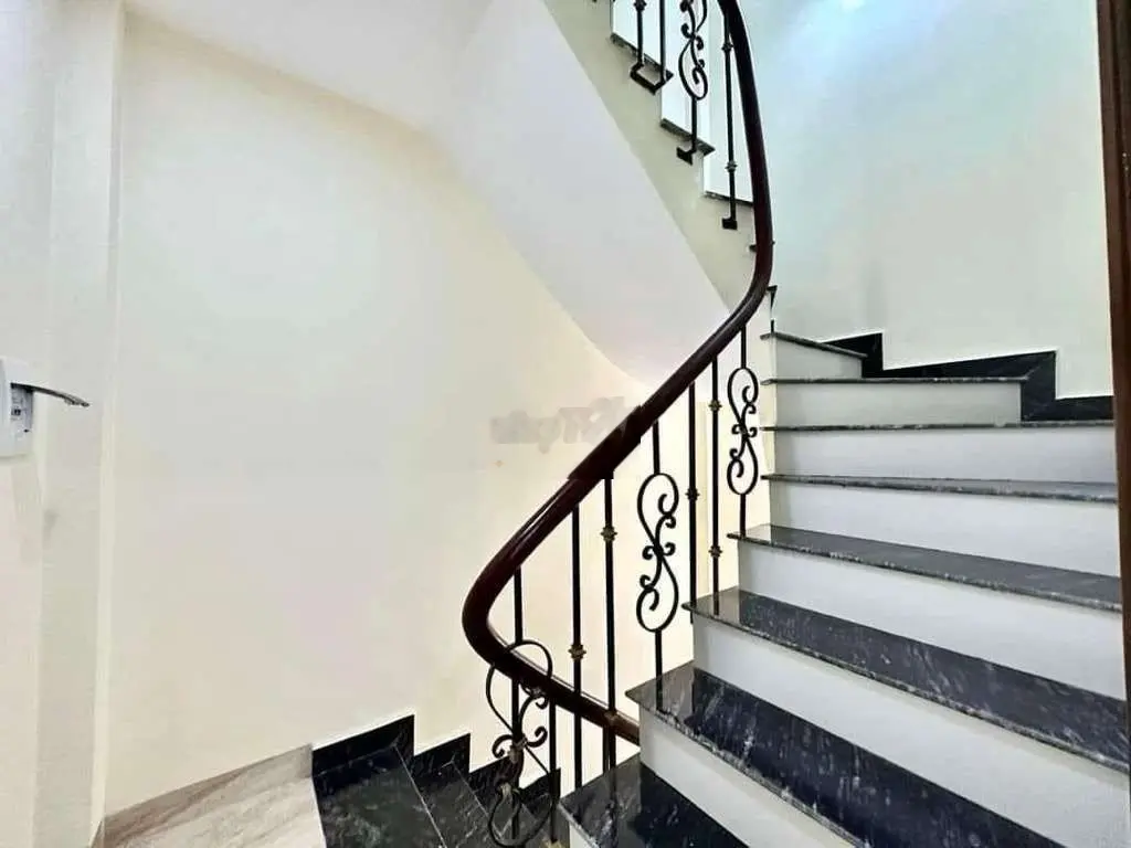 Bán nhà gia quất 30m2 xây 5tầng giá rẻ nhất khu vực