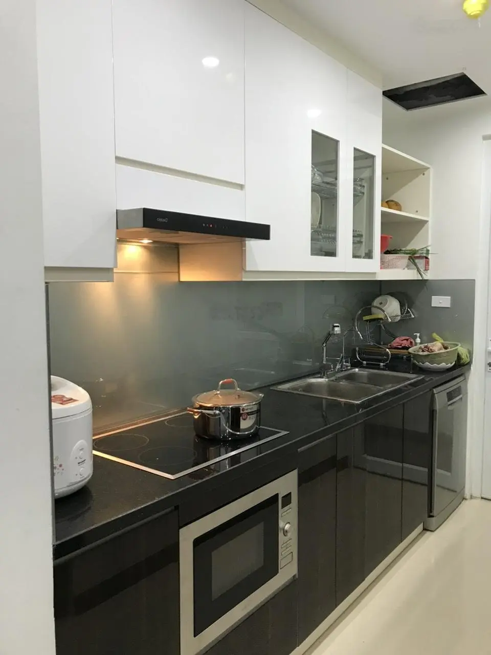 Chính chủ cần bán căn 2 ngủ Imperia Garden, diện tích 75 m2, giá nét 5,5 tỷ, sẵn sổ full nội thất