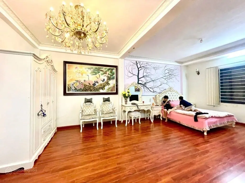Chủ định cư nước ngoài, bán gấp biệt thự Khâm Thiên, Đống Đa, 1 nhà ra phố, DT 56m, Giá: 14 tỷ TL