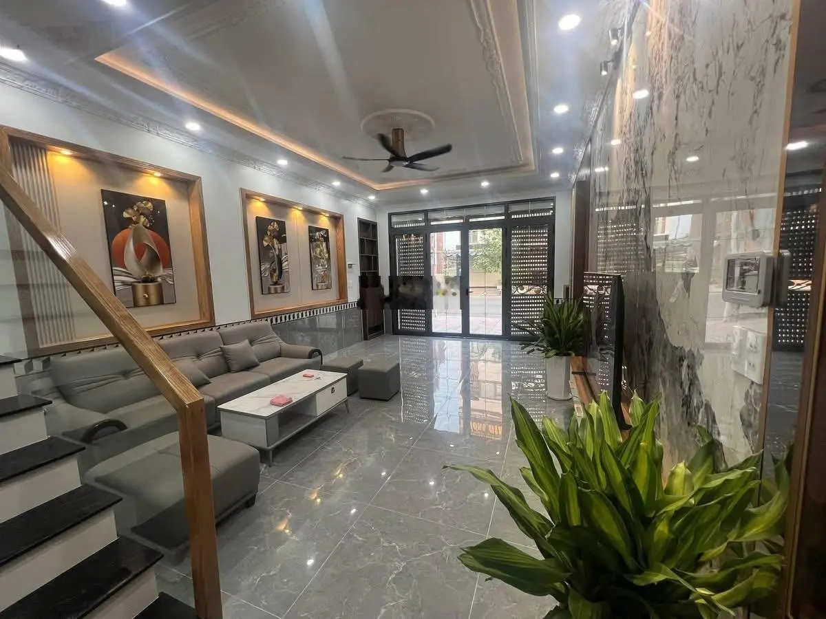 Bán gấp nhà kdc cao cấp tphcm giáp làng đại học quốc gia - 234m2 sàn giá 7,6 tỷ - hướng đông nam