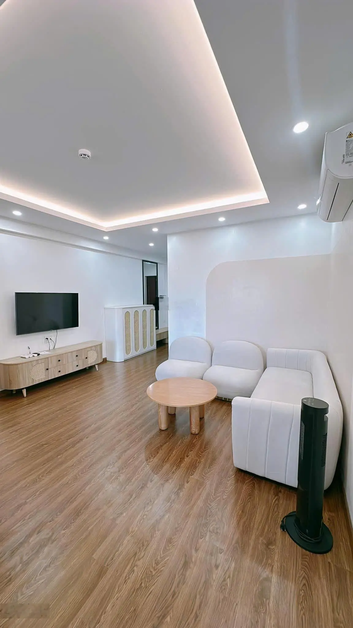 1,39 tỷ cho căn 2PN - 2VS . Đang có khách muốn thuê căn 2 ngủ từ 8,3-10,2tr/tháng. hợp đồng 2 năm