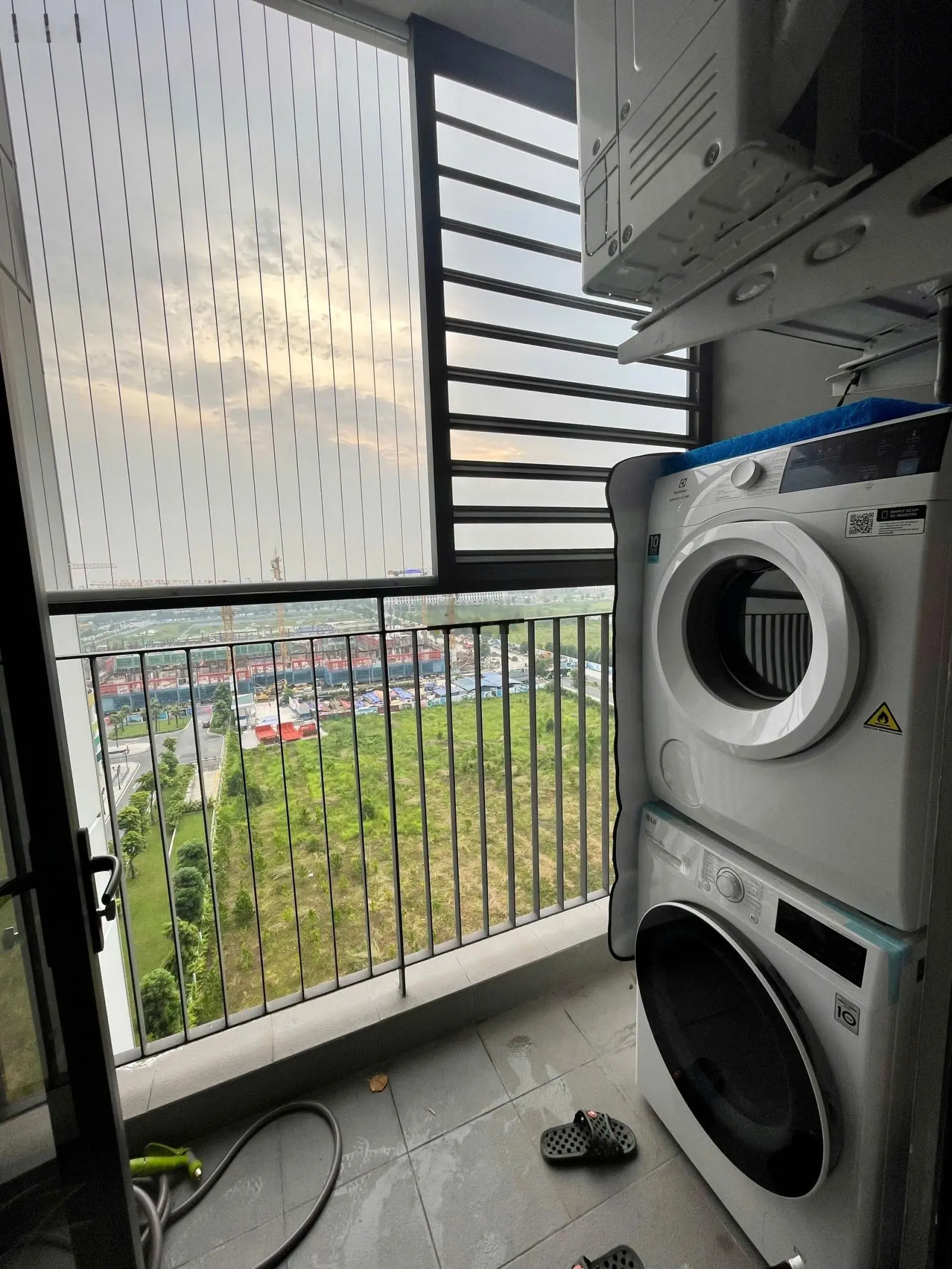 Chủ nhà chuyển công tác cần bán căn góc Đông Bắc 82m-The Zenpark-view bể bơi cực đẹp-full nội thất