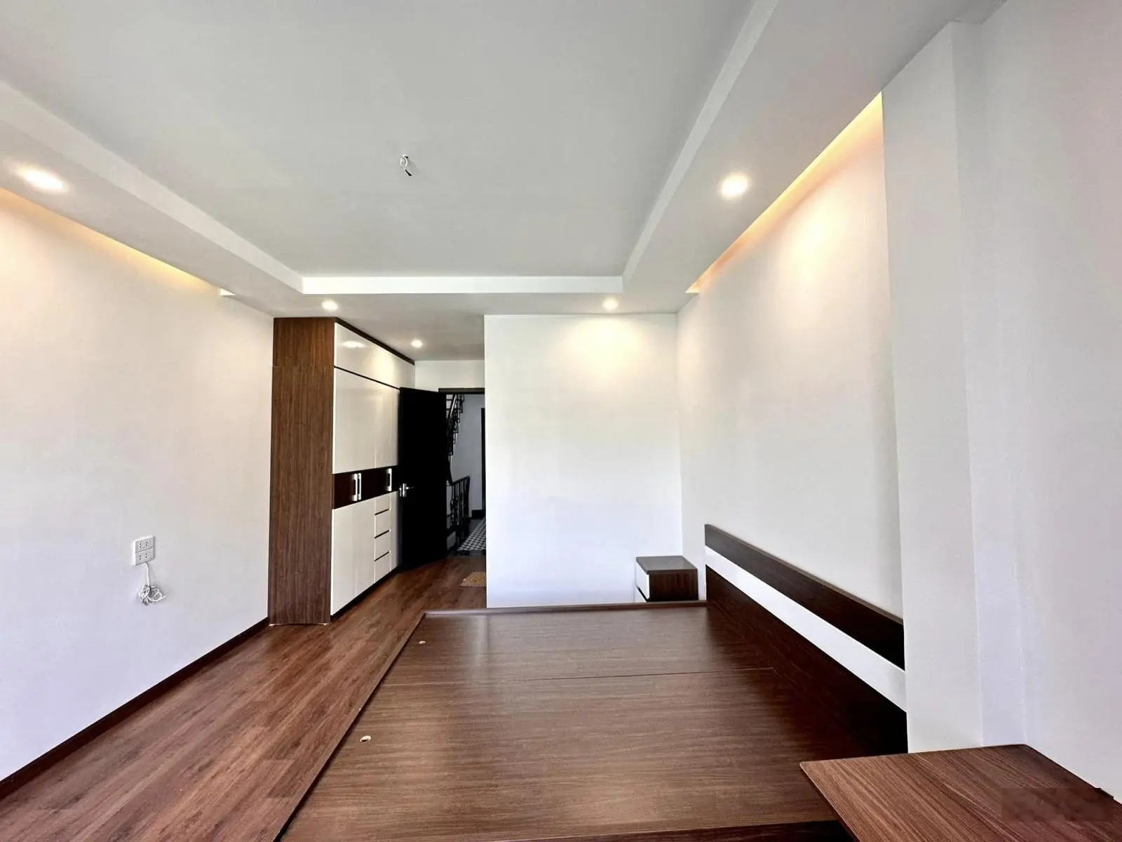 16B Bán NR 4PN, 4WC giá cực chất 12 tỷ, 40m2 tại Huỳnh Thúc Kháng, Đống Đa, Hà Nội