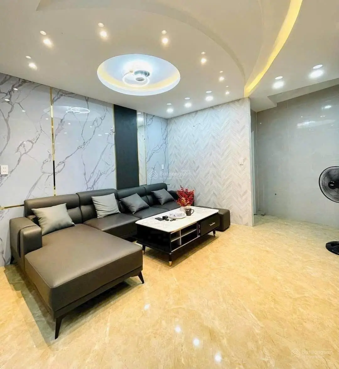 Nhà 60m2 đường Số 13, P4, Q4 gần hồ bơi Vân Đồn. Xây 1 trệt 4 lầu đúc, hẻm 5m