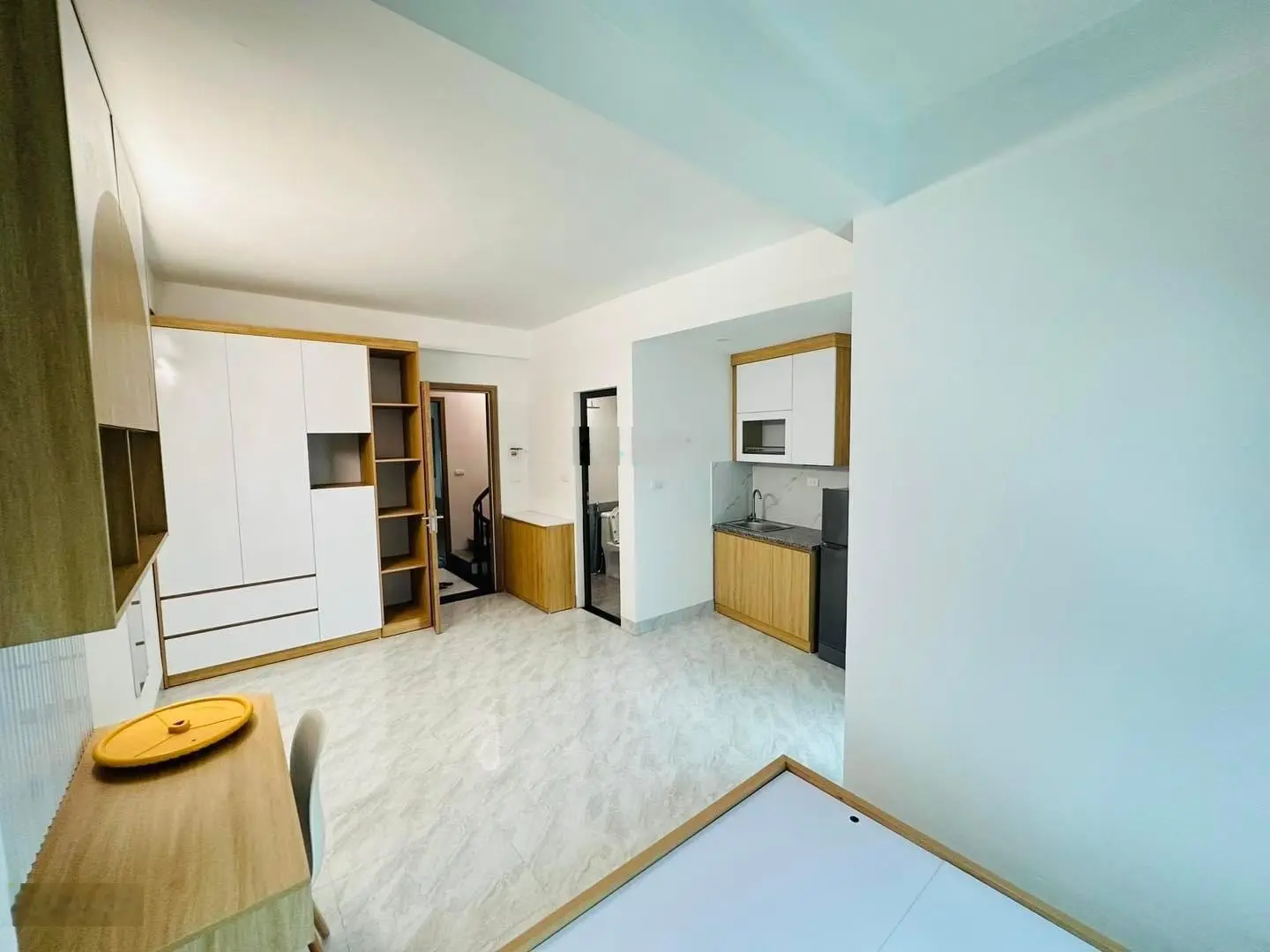 Bán toà CCMN Mỹ Đình, Nam Từ Liên. Dt 90m2 x 7 tầng, giá 18 tỷ, lô góc, ô tô vào nhà, thu 2 tỷ/năm.
