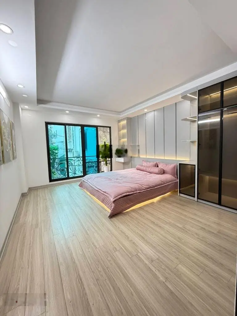 Nhà đẹp Trần Cung 40m2 x 7 tầng thang máy - ô tô tránh nhau - full nội thất - gần công viên