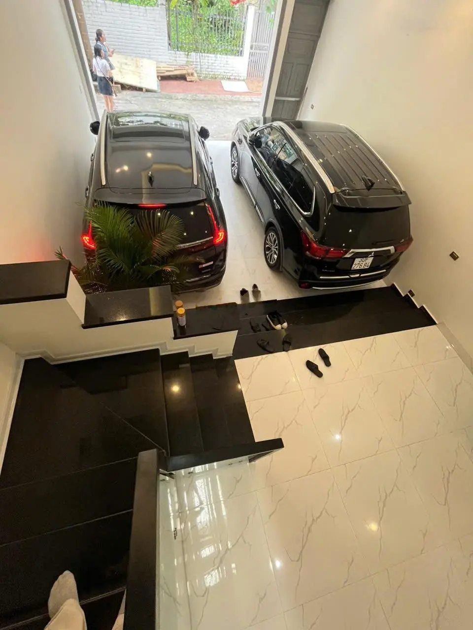 Bán nhà tái định cư Ngọc Thụy 80m2 x 4,5Tx 5,33m MT, thang máy 450kg, ngõ thông 2 ô tô để trong nhà