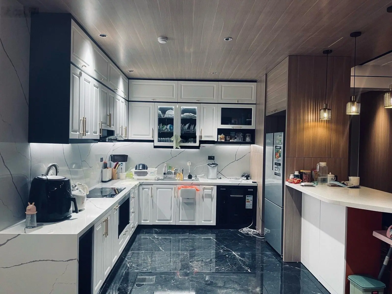 Bán gấp căn hộ Vinhomes Metropolis - Liễu Giai - 80m2 - 2p. Ngủ - view đẹp - 12 tỷ 0394 743 ***