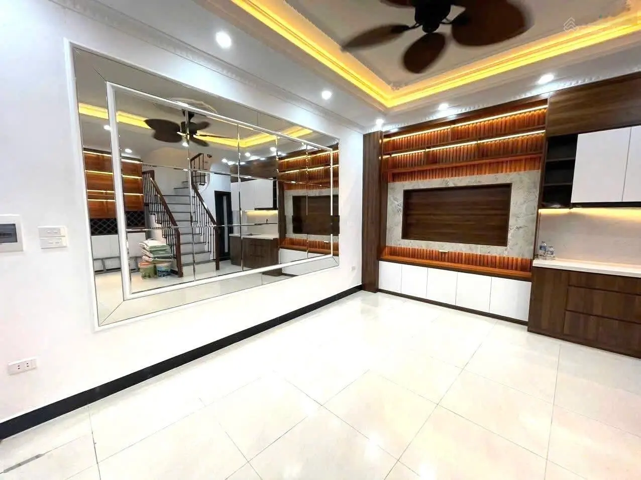 Mặt ngõ thụy khuê tây hồ-nhà mới đẹp-ngõ rộng kinh doanh-ôtô cách phố 50m-40m2-4 tầng- mt:6m-9,8 tỷ