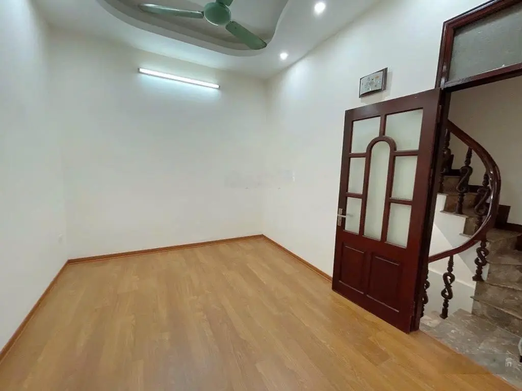 Bán nhà ở đường La Thành 27m2, 4 tầng, ngõ nông rộng, về ở luôn, 6 tỷ sáu.