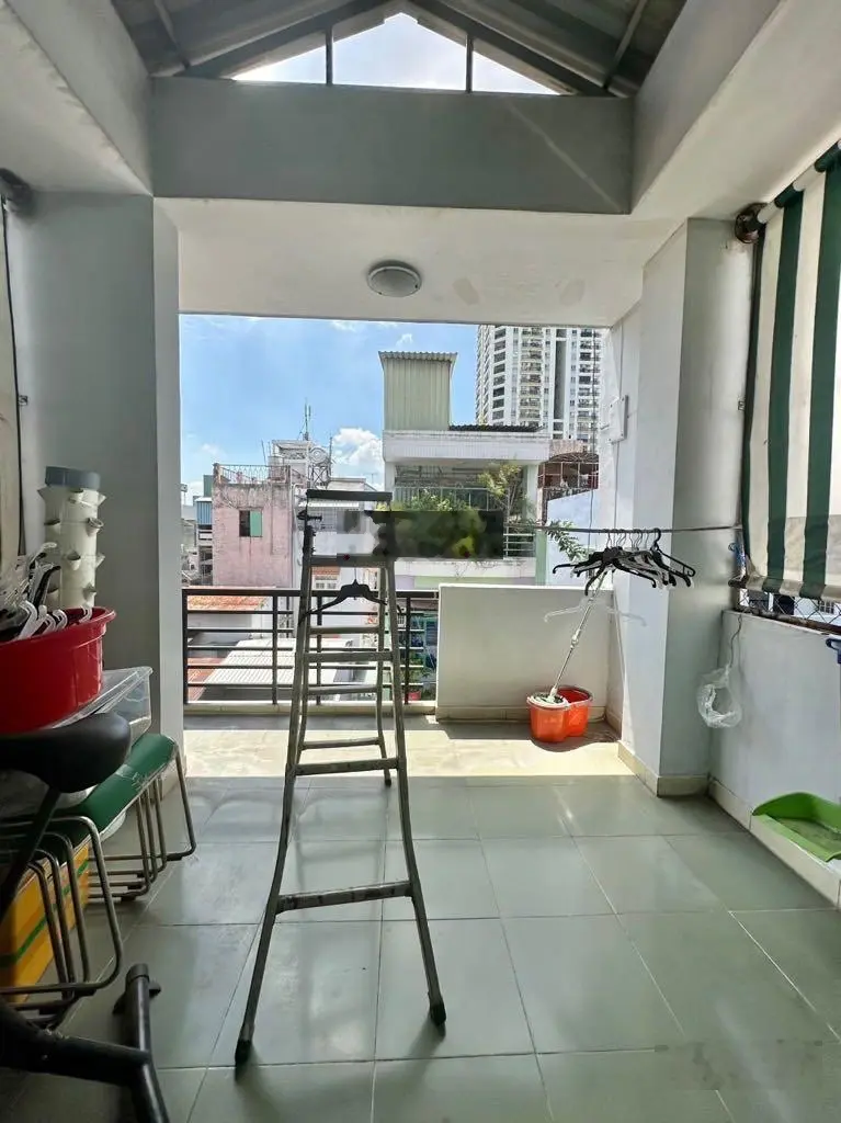 Nhà bán Lê Tung Q.11 - 4.5m x 10m - 4 tầng BTCT - nhà đẹp ở liền - hẻm xe hơi - giá 6 tỷ 200 triệu