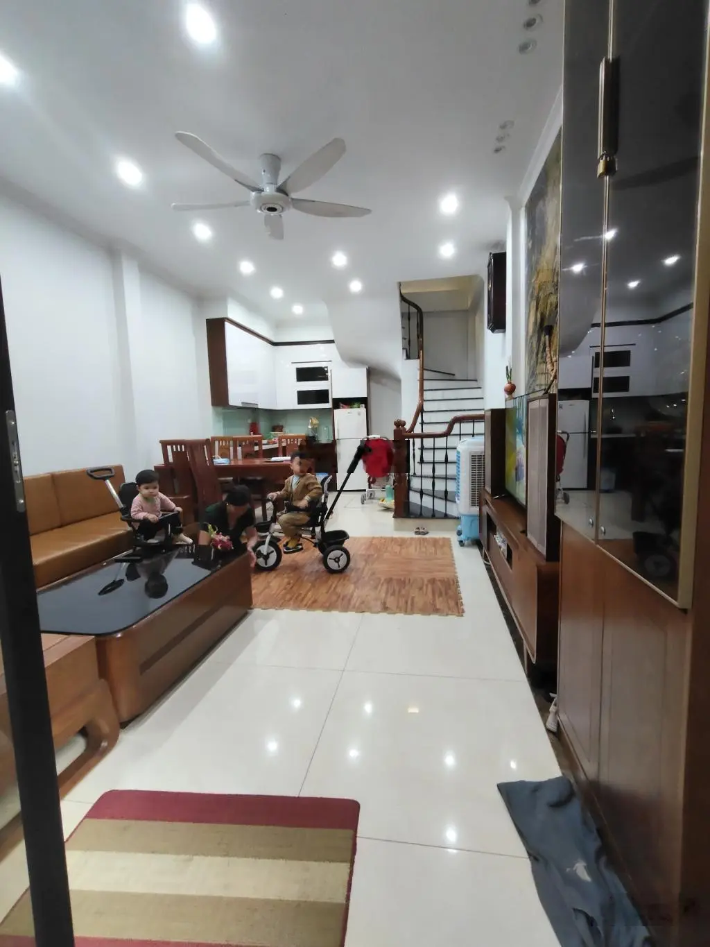 Định Công Thượng DT 32m2 MT 4m, nhà đẹp mặt ngõ thông ôtô vào nhà kinh doanh an sinh đều đỉnh