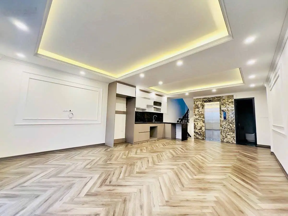Bán nhà phố Trạm 7 T gara ô tô thang máy 15 tỷ, 45m2 Long Biên, Hà Nội