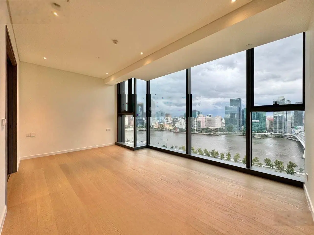 Metropole bán 3PN Opera thang máy riêng, view trực diện sông Q1