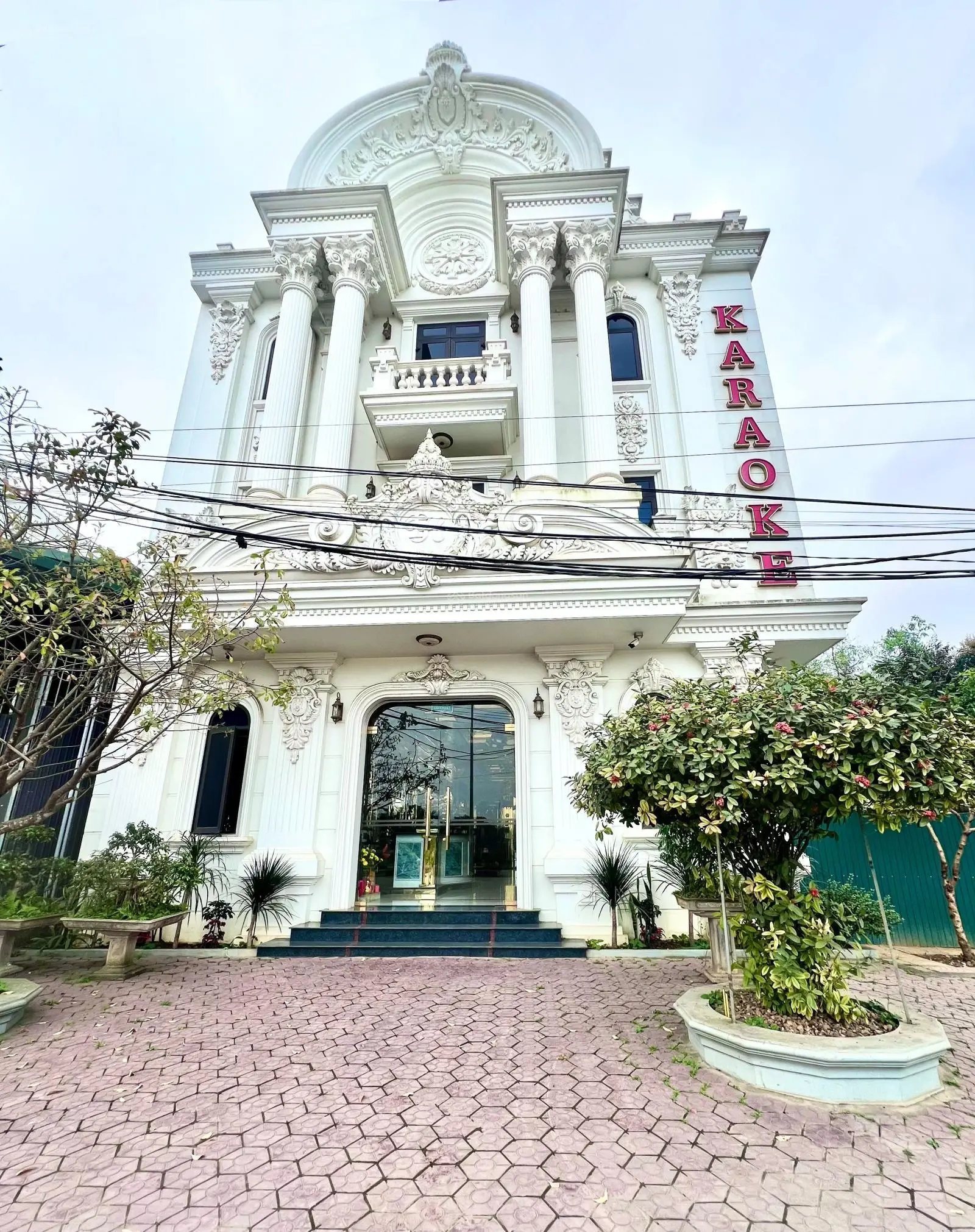 Bán biệt thự 4 tầng, 3 thoáng: 17PN, 12WC, Vị trí đắc địa, giá tốt tại Phố Vàng, Thanh Sơn, Phú Thọ