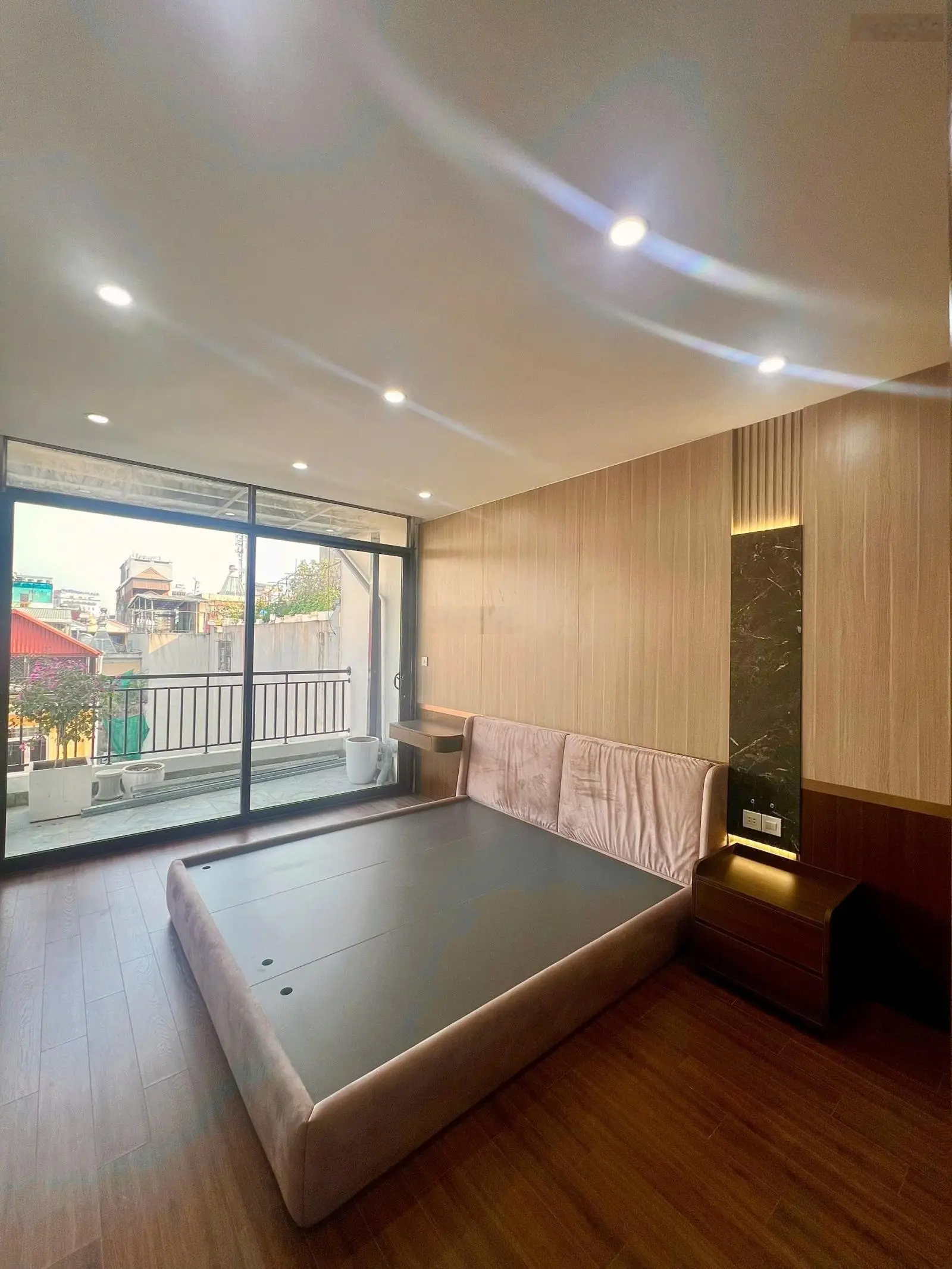 Đền Lừ mặt phố giá trong ngõ,vị trí đẹp ko quy hoạch.55m2+7 tầng+thang máy+dòng tiền 50tr/th*20,8tỷ