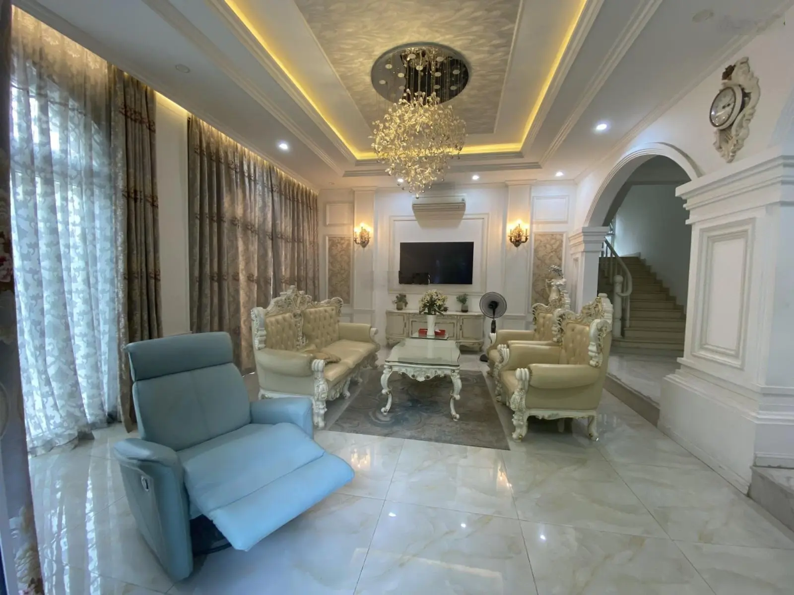 Bán gấp biệt thự đẹp, 400m2, 75 tỷ, Thảo Điền, Q2, HCM