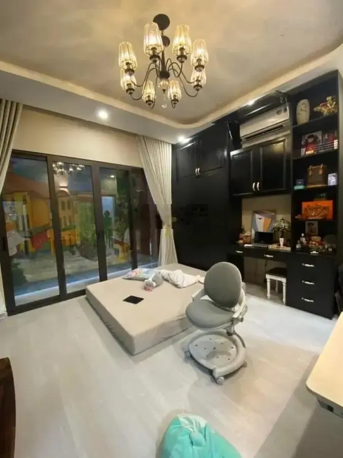 BÁN NHÀ CẦU GIẤY-Ô TÔ ĐỖ CỬA - VÀI BƯỚC RA PHỐ - 40M - 5 TẦNG - TIỆN ÍCH - HƠN 7 Tỷ