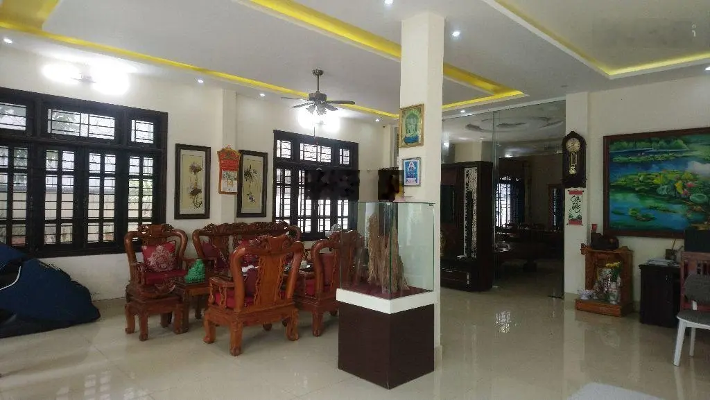 Anh chị gửi bán căn biệt thự víp ngay biển mỹ khê, nằm trên đường dương đình nghệ ,ra biển 200m.