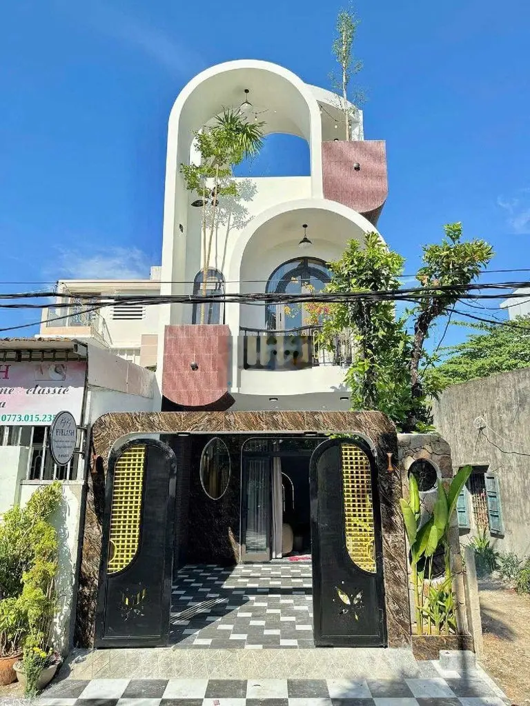 Nhà Đẹp Vào ở Ngay Đường 5.5m Gần Biển