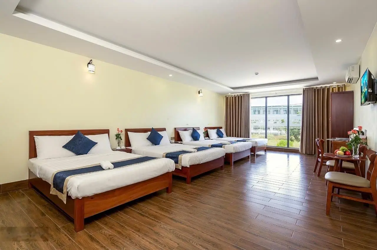 Bán khách sạn An Đồn, gần Phạm Văn Đồng dt 125m kẹp cống, gồm 8 tầng 28 phòng. Giá 21.5 tỷ