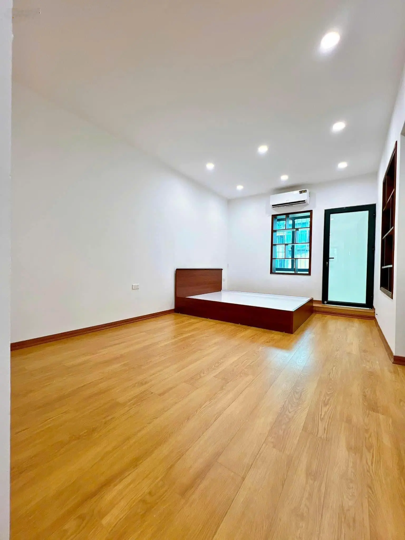 Hiếm! Chỉ 3,78 tỷ tập thể Ngọc Hà, Ba Đình, Lô Góc, gần công viên, sổ to, 100m2, 3pn 2wc nhà đẹp