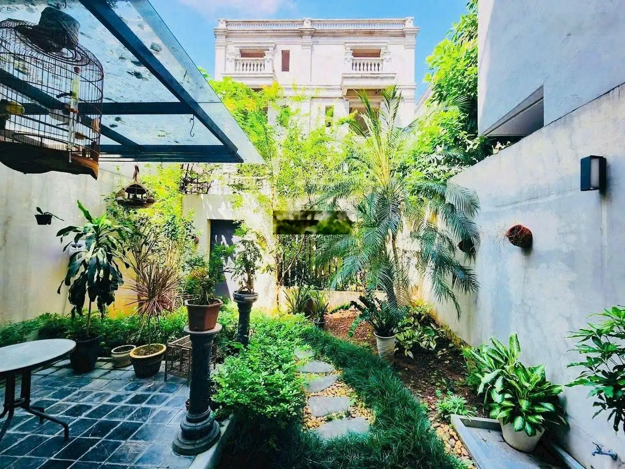 Biệt thự mặt phố 168m nhìn dải cây xanh. Khu BT8 hoàn thiện rất đẹp, cần bán nhanh