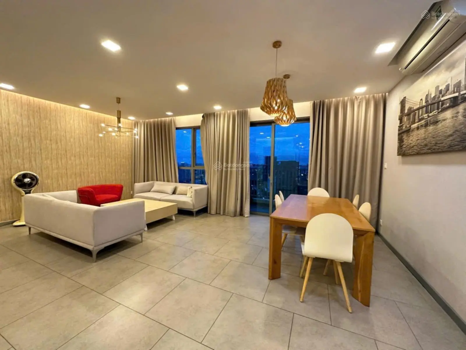 Hàng hiếm cần bán tại chung cư Riviera Point, diện tích 189m2, có 4PN 3WC, 13,1 tỷ vnd