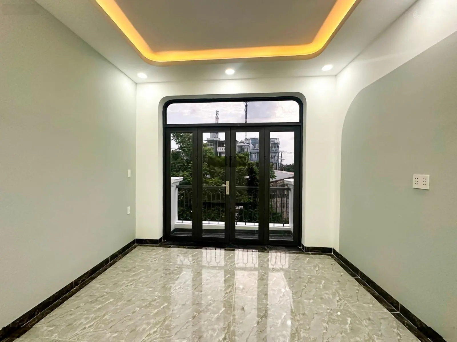 Giá tốt nhất khu vực - Nhà mới xây kiểu Châu Âu - HXH vào tới cửa. Sát bờ sông SG thoáng mát.