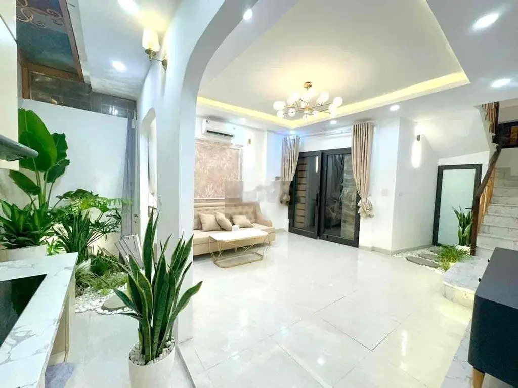 Giá Cắt Lỗ! Vĩnh Hồ, lô góc, sát phố, 10m ô tô, ngõ rộng 4m, 42m2, 3PN
