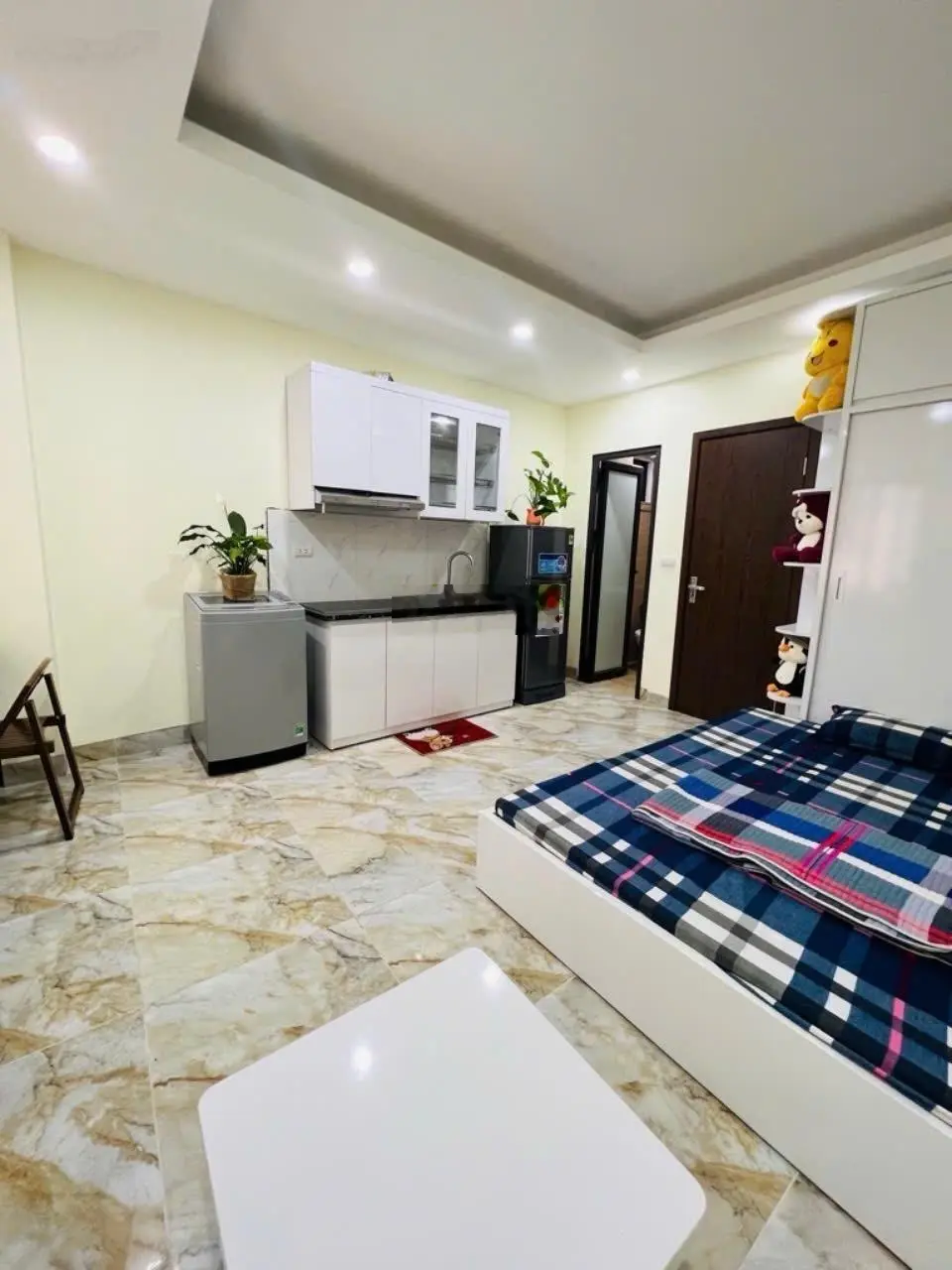 Bán nhà Dịch Vọng, Thành Thái 62m2, 14 ngủ, mặt tiền 18m, nhỉnh 14 tỷ , thuê 88 tr, pccc, quá đỉnh