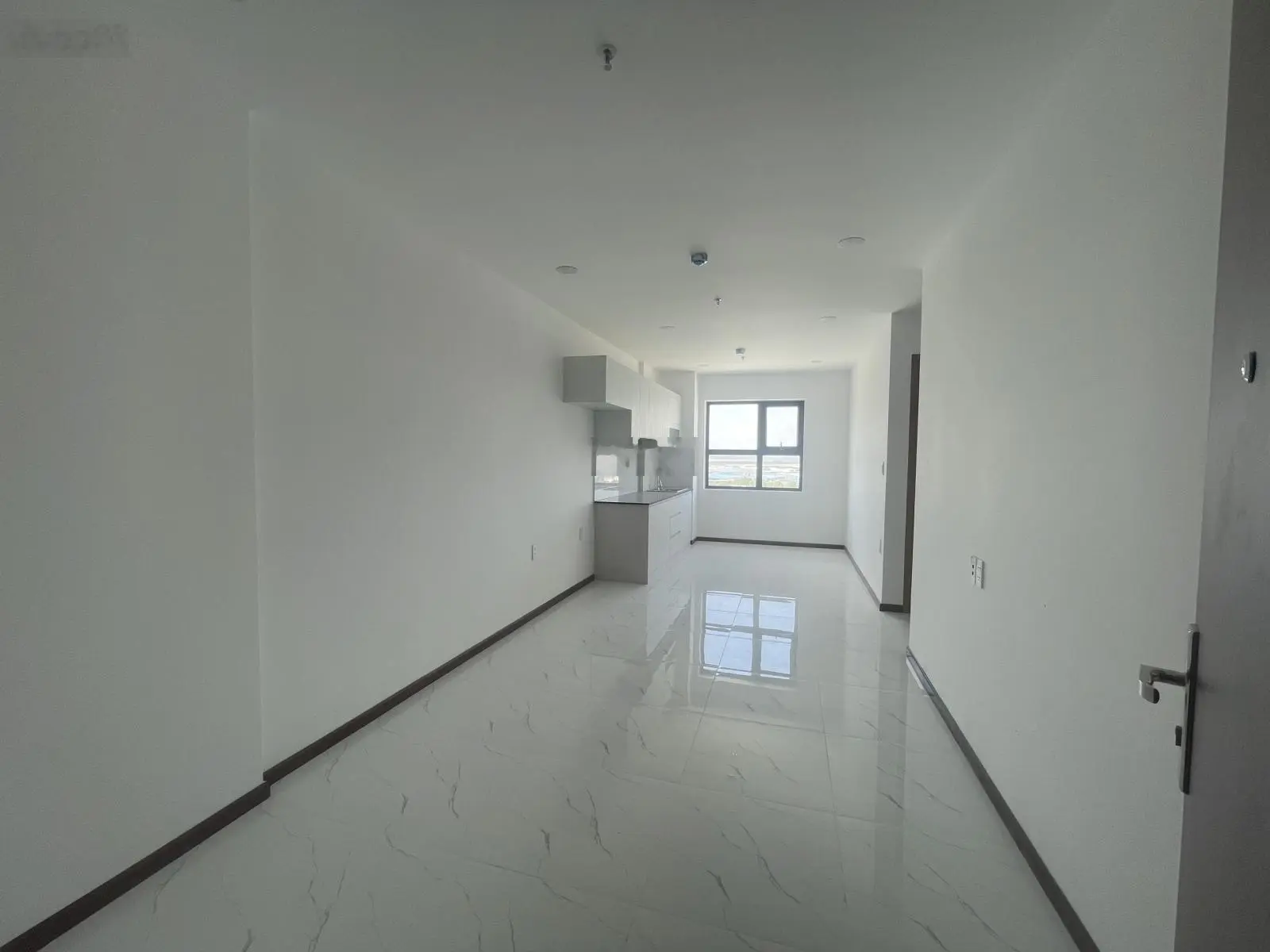 Cần tiền bán gấp căn hộ 61m2-2PN2WC bao thuế phí sang tên, LH 0766 128 ***