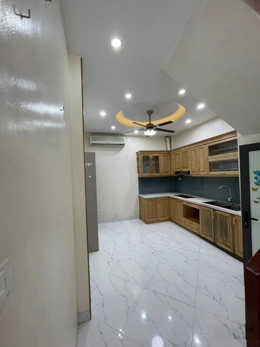 Bán nhà Ô tô đỗ cửa 40m2*5T giá 7.85 tỷ Dịch Vọng, Cầu Giấy
