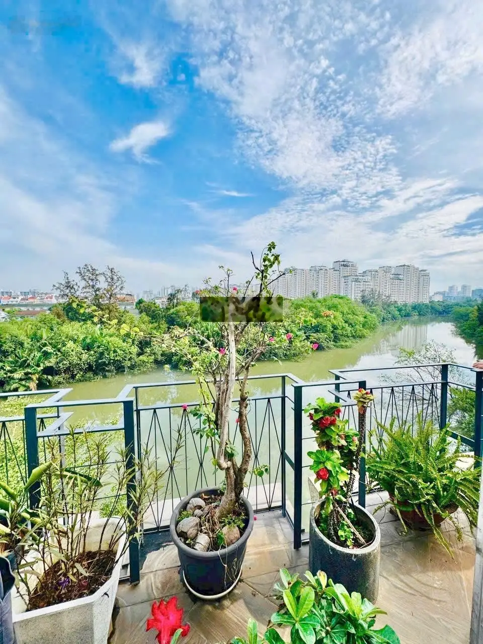 Bán nhà đẹp view sông, 4 tầng giá 22.8 tỷ, khu dân cư đồng bộ, an ninh, nhà thoáng mát, hiện đại