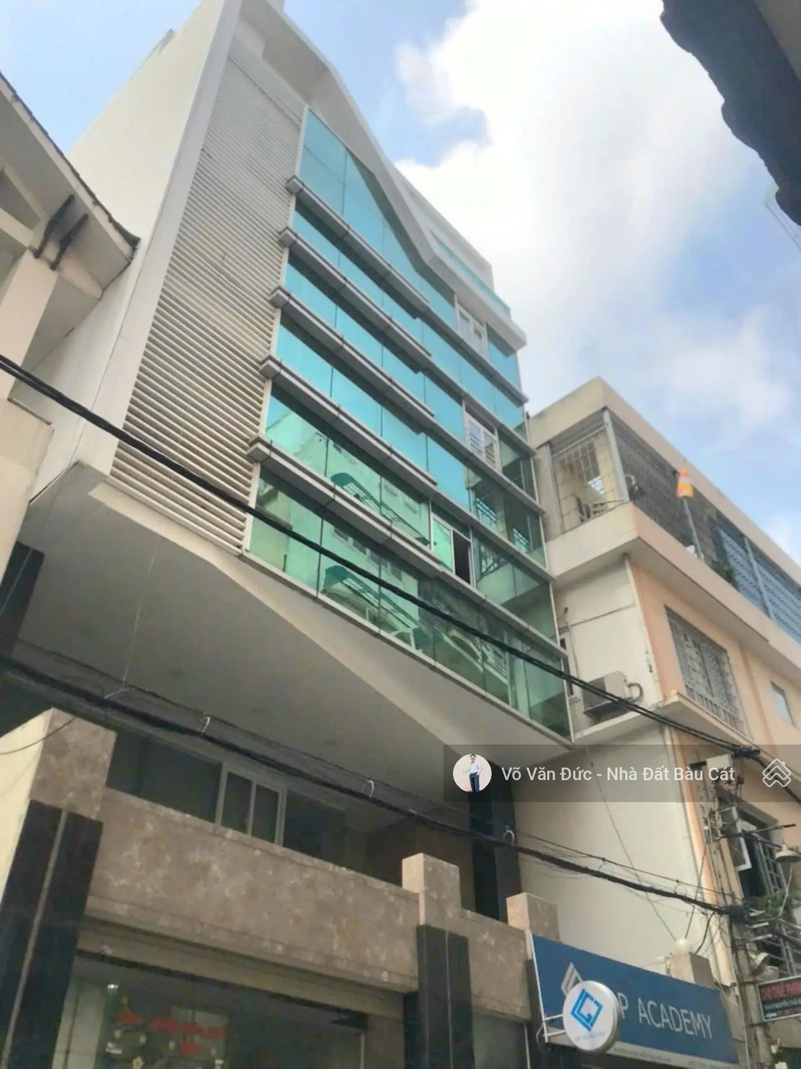 Bán tòa nhà VP kết hợp 24 CHDV cao cấp đường Nguyễn Thái Bình-K300, Tân Bình DT 9.5x18m 1 hầm 6 lầu