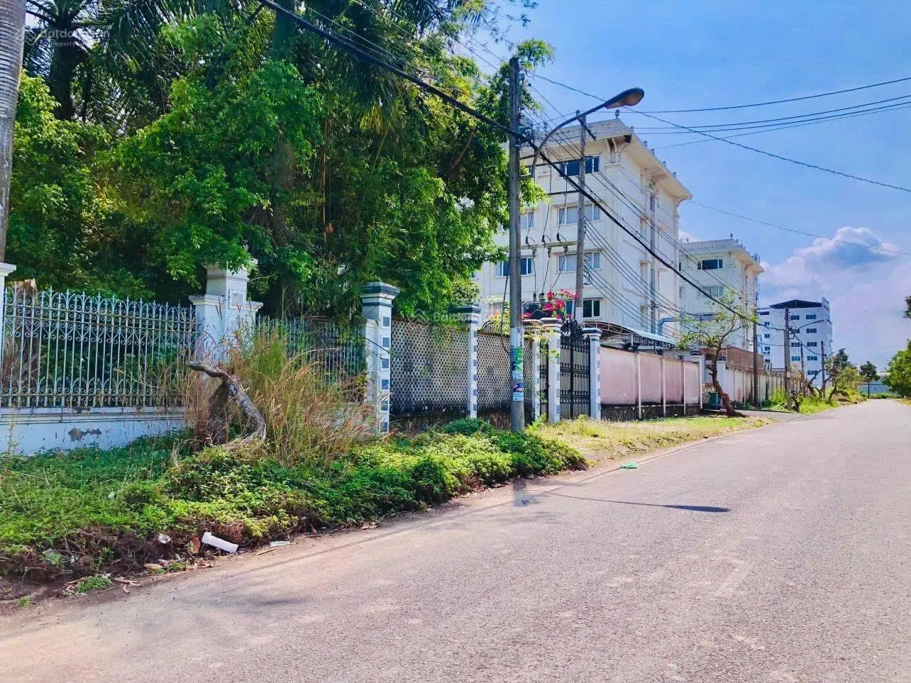 Tôi chính chủ cần bán gấp nhà đường Trần Quang diệu thành phố bạc Liêu DT 357m2