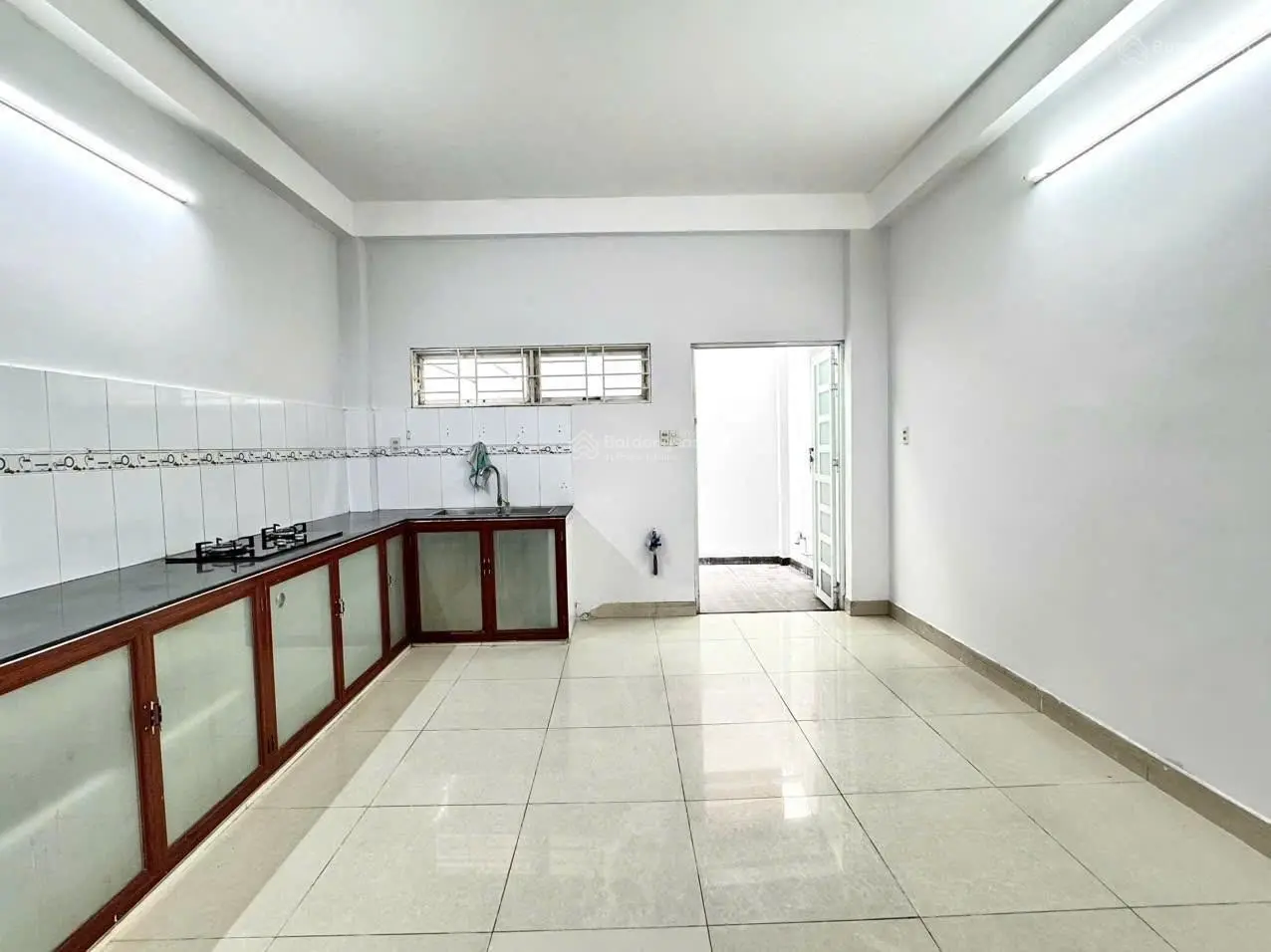 Gia đình định cư Mỹ cần bán nhà 3 tầng Vũ Tùng, P. 2