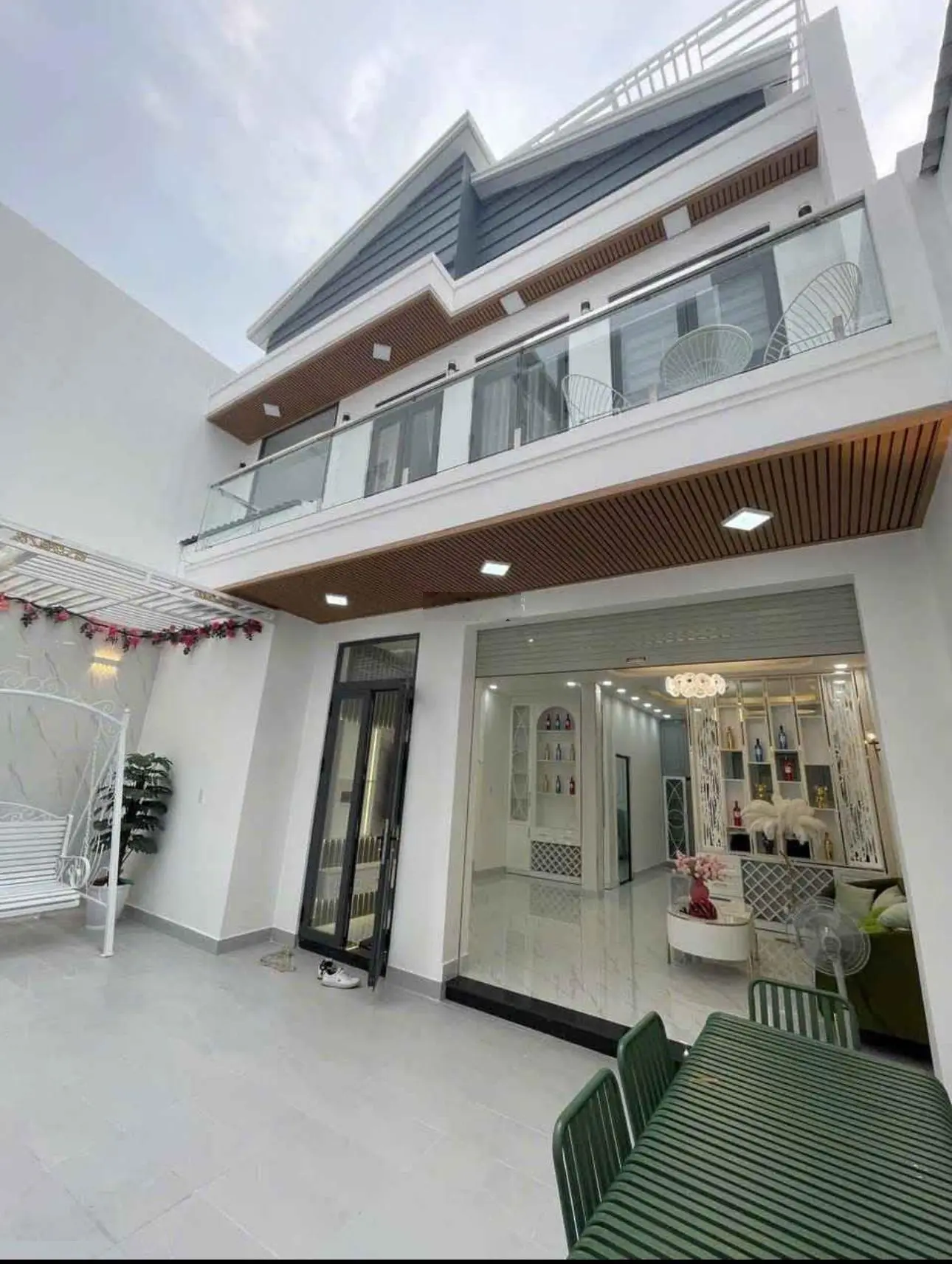 Chủ định cư Úc gửi bán gấp nhà hẻm 4m đường Nguyễn Đình Chiểu. Giá 15 tỷ. 80m2