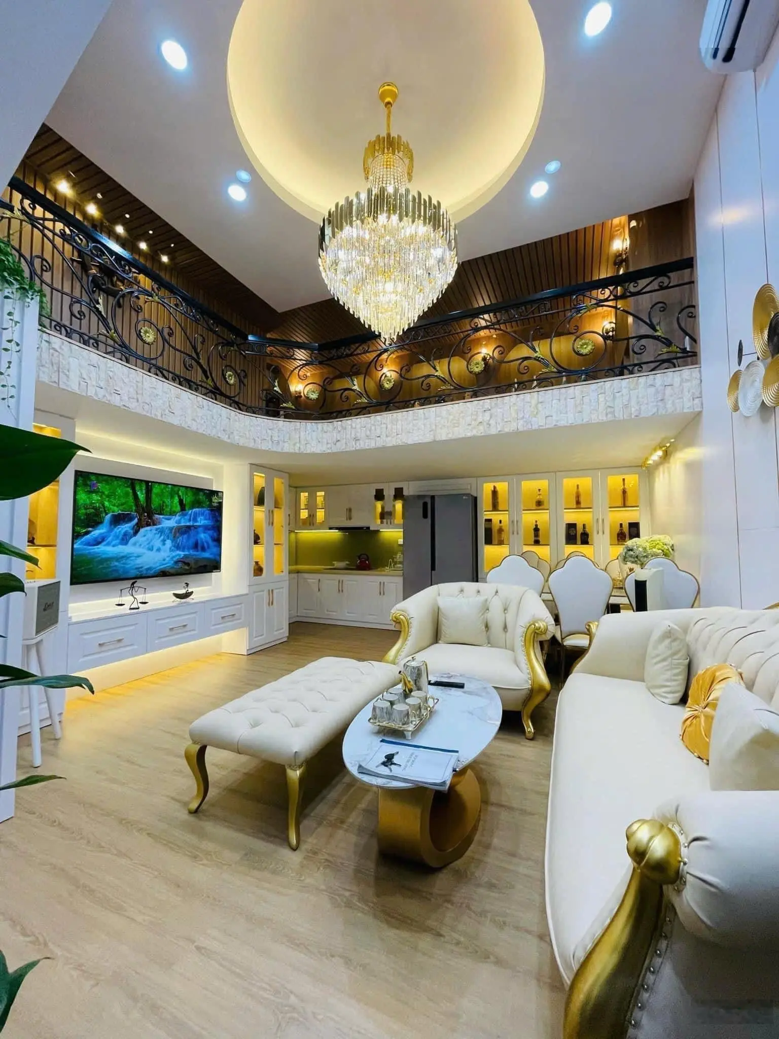 34 tỷ có nhà mặt phố Nguyễn Khang 75m2 8T MT6m vỉa hè 3 làn ôtô chạy. phù hợp với ở và kinh doanh