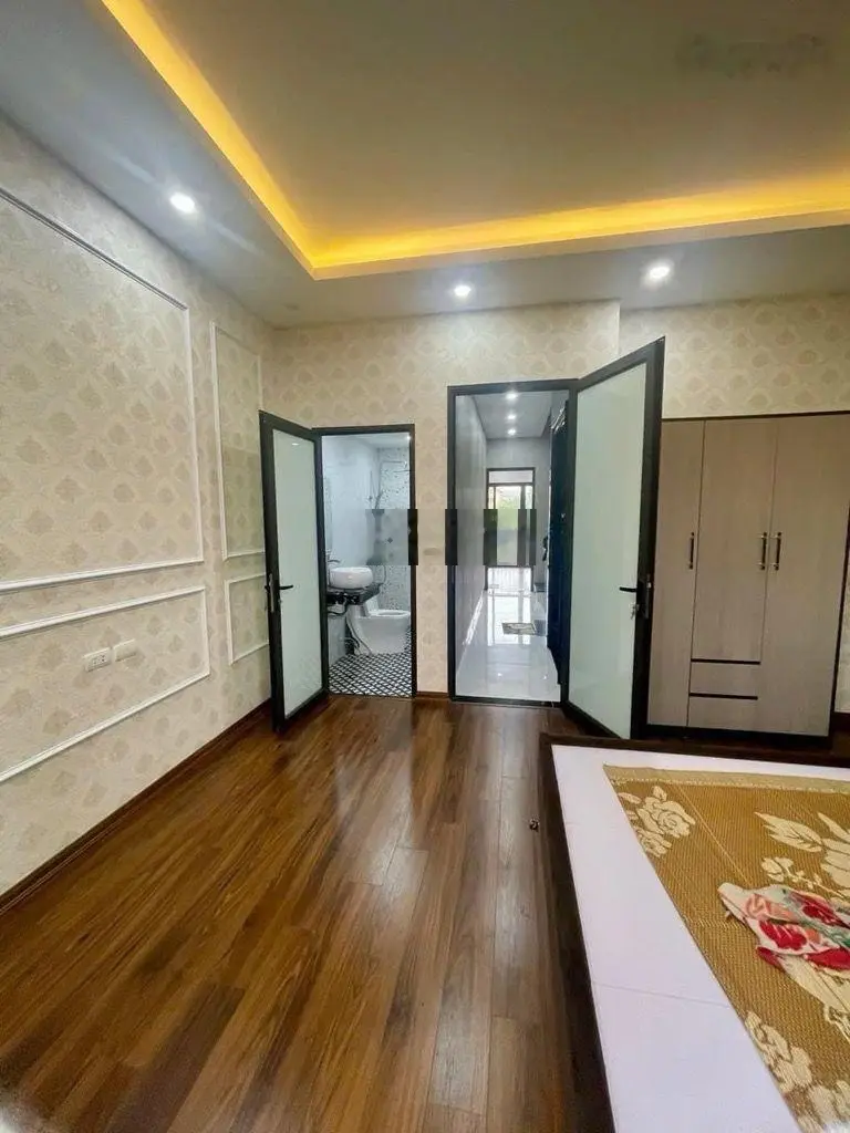 Bán nhà Vũ Xuân Thiều - Long Biên 51m2 x 5 tầng x mt 4m x 8 tỷ 15. Nhà mới - full nội thất, ở sướng