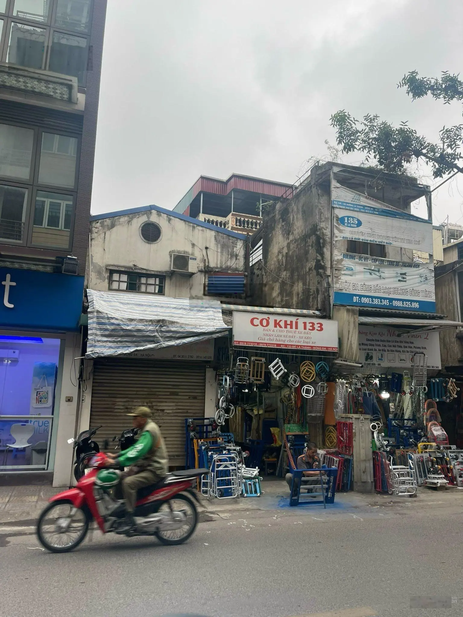 Bán nhà MP Đê La Thành (to) - Đống Đa 85m, 2 tầng cũ, MT 5,2m, giá 27 tỉ