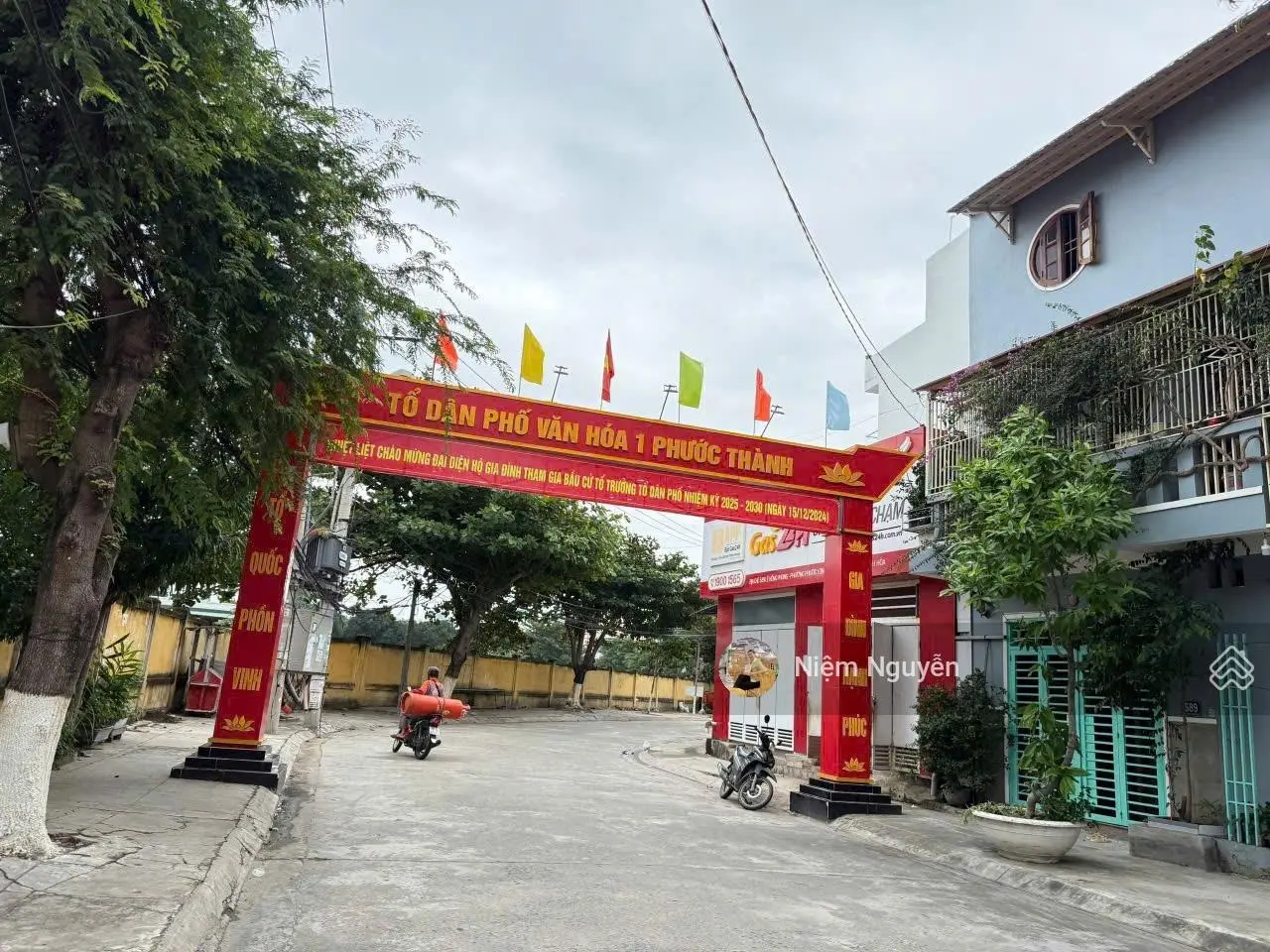 Bán nhà 3 tầng 1 tum đường Phòng Không DT 95m2, nhà đẹp thiết kế đồ gỗ thiệt xịn xò, sổ vuông vức
