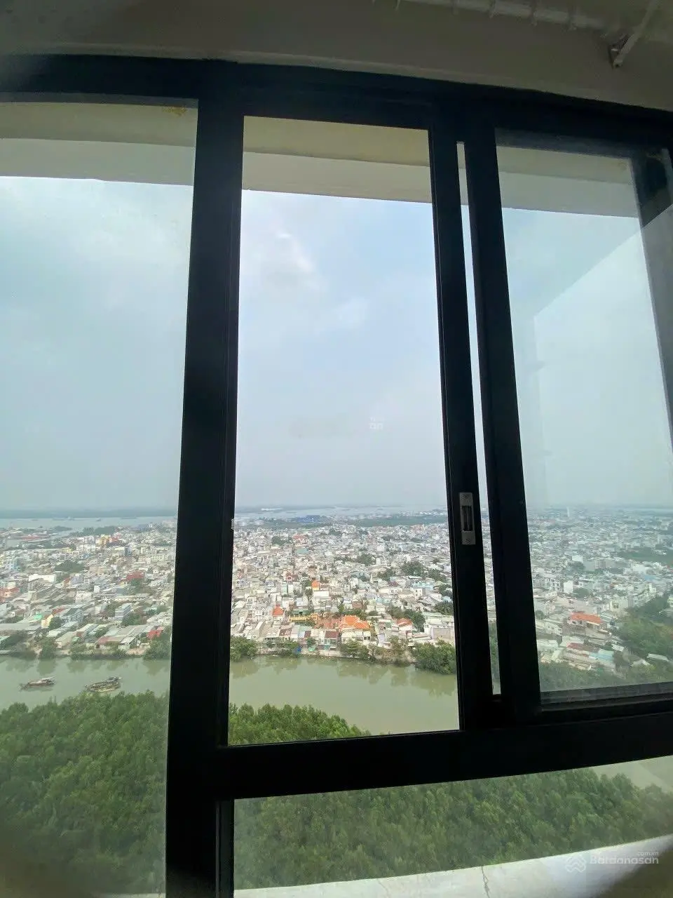 Bán gấp căn hộ era tonw Q7 diện tích 97m-3pn2wc giá 2.3ty (view sông)