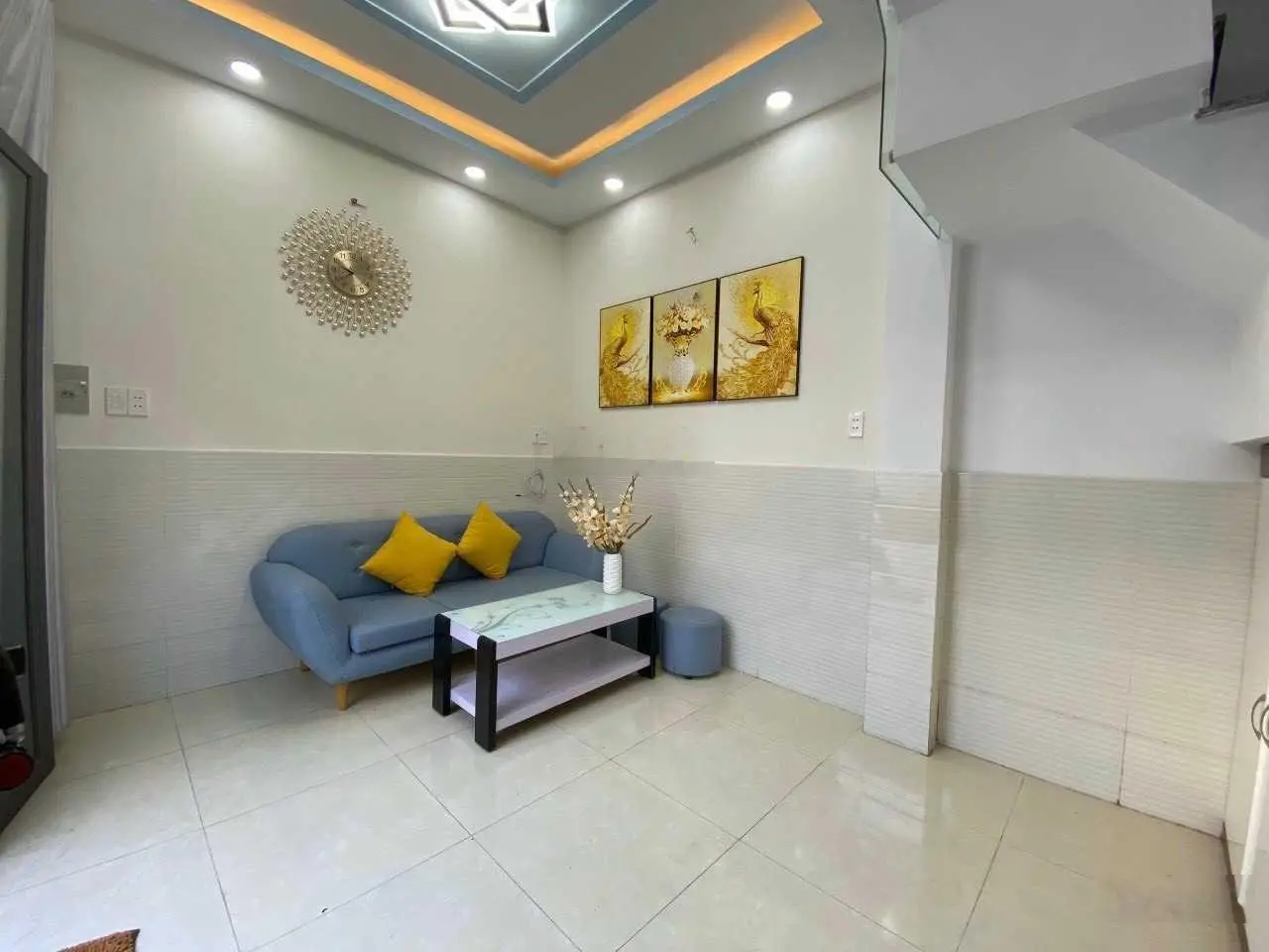 Bán nhà 2 lầu, hẻm 1/ ngay chợ Lê Đình Cẩn, P. Tân Tạo, Bình Tân - Giá nhỉnh hơn 2 tỷ
